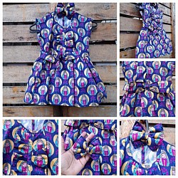 Vestido infantil. Acompanha laço de cabelo